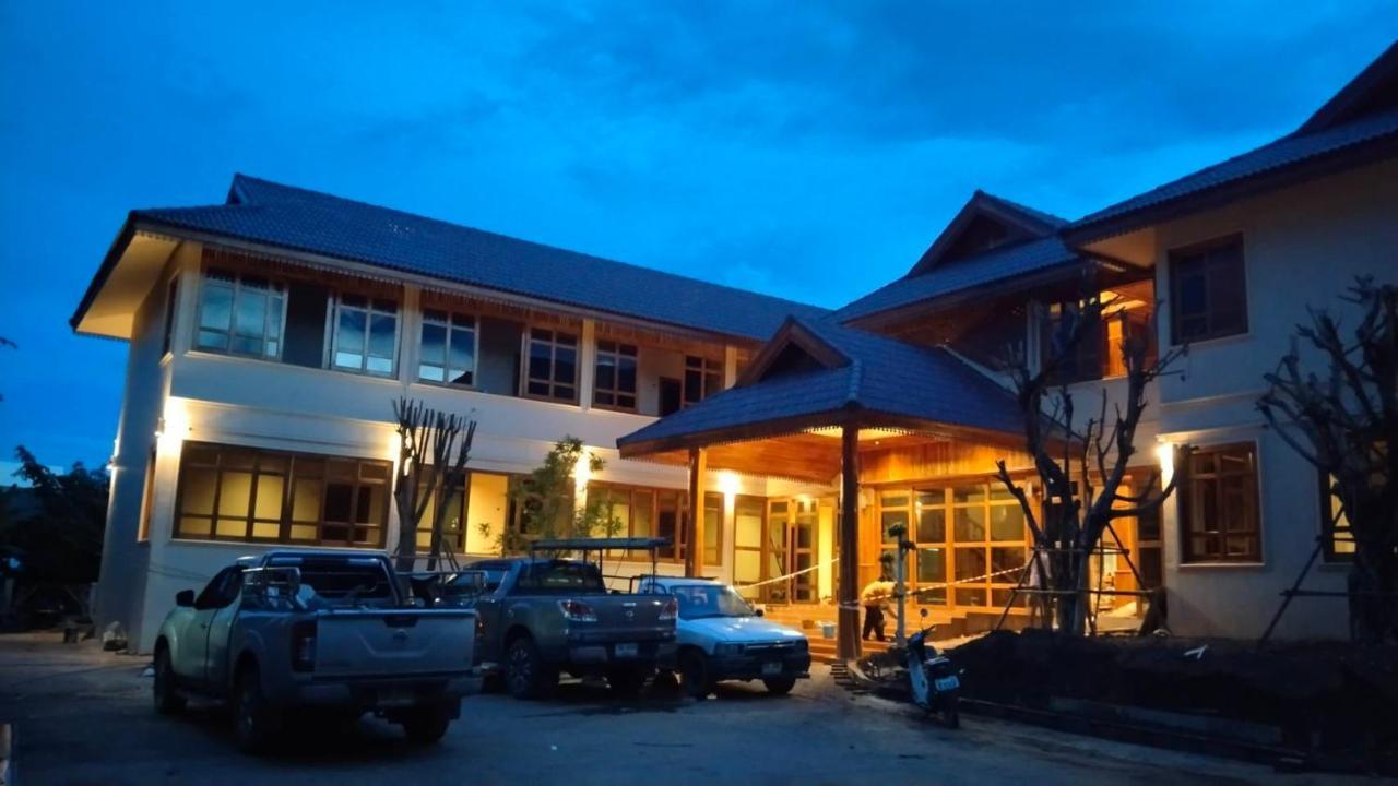 Kum-Chan House Hotel Nan Exterior photo