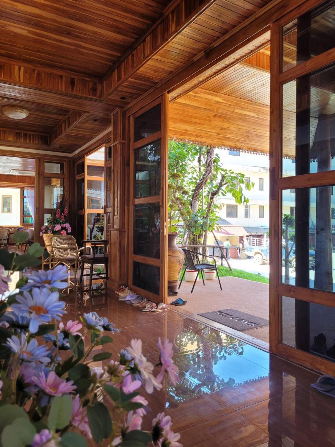 Kum-Chan House Hotel Nan Exterior photo